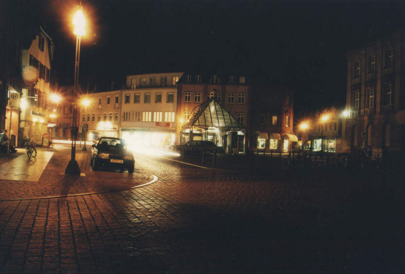 Speyer Platz vor der Post bei Nacht 51kb